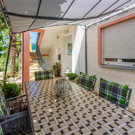 Apartment Visnja